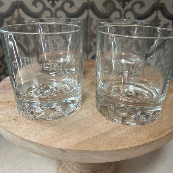 RARE- VINTAGE THE GLENLIVET WEIGHTED DIAMOND CUT BOTTOM GLASSES- SET OF 4 - Picture 1 of 6